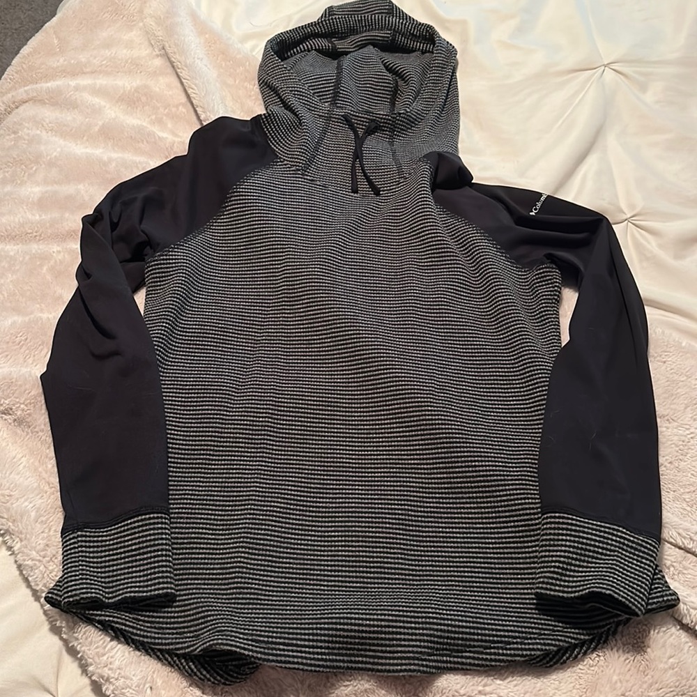 Columbia hooded pullover size XL - slim fit